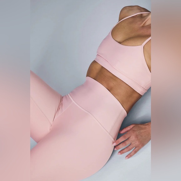 Alo Yoga Airlift Intrigue Bra - Picture 6 of 9